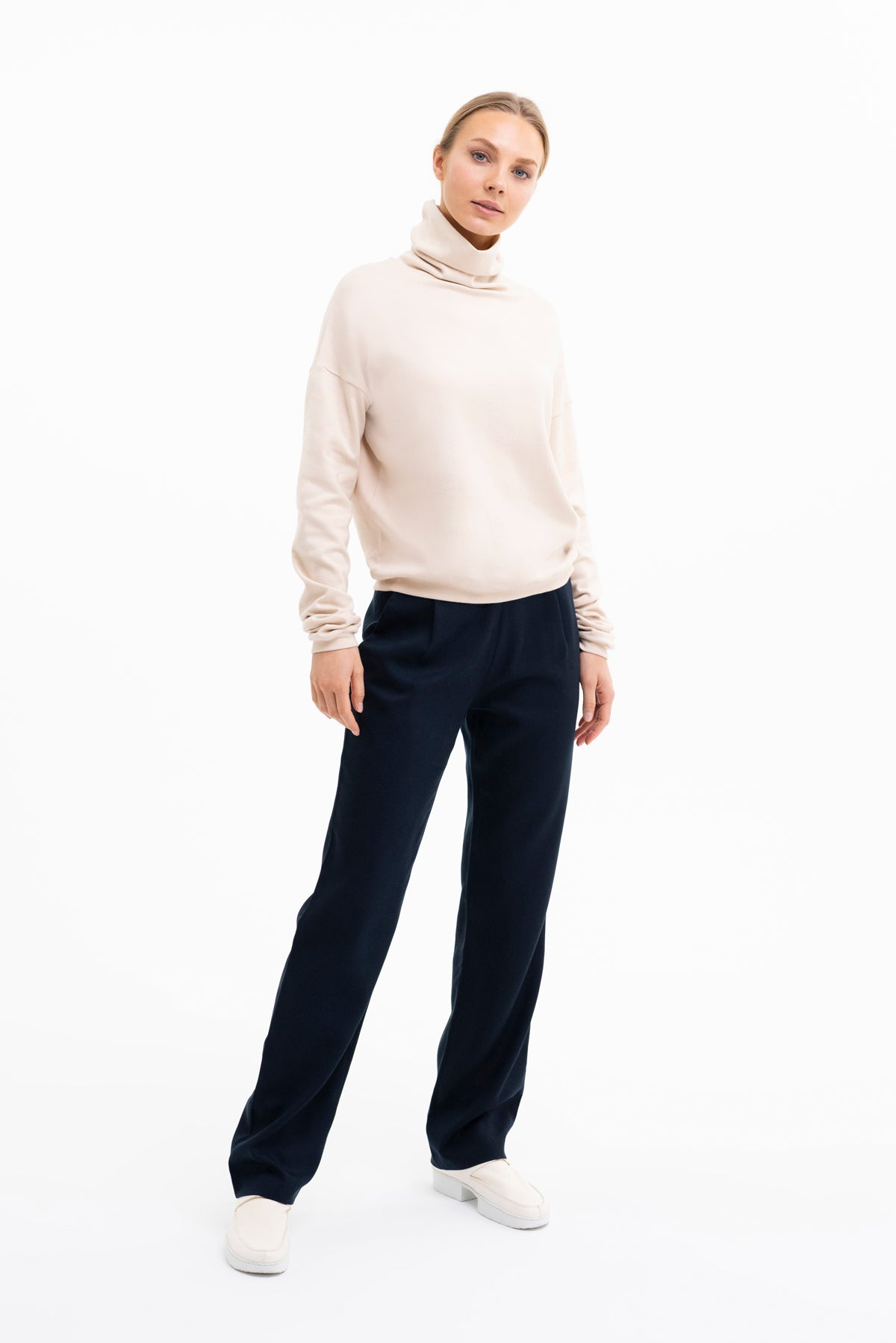 TURTLENECK JUMPER | cotton-wool cream