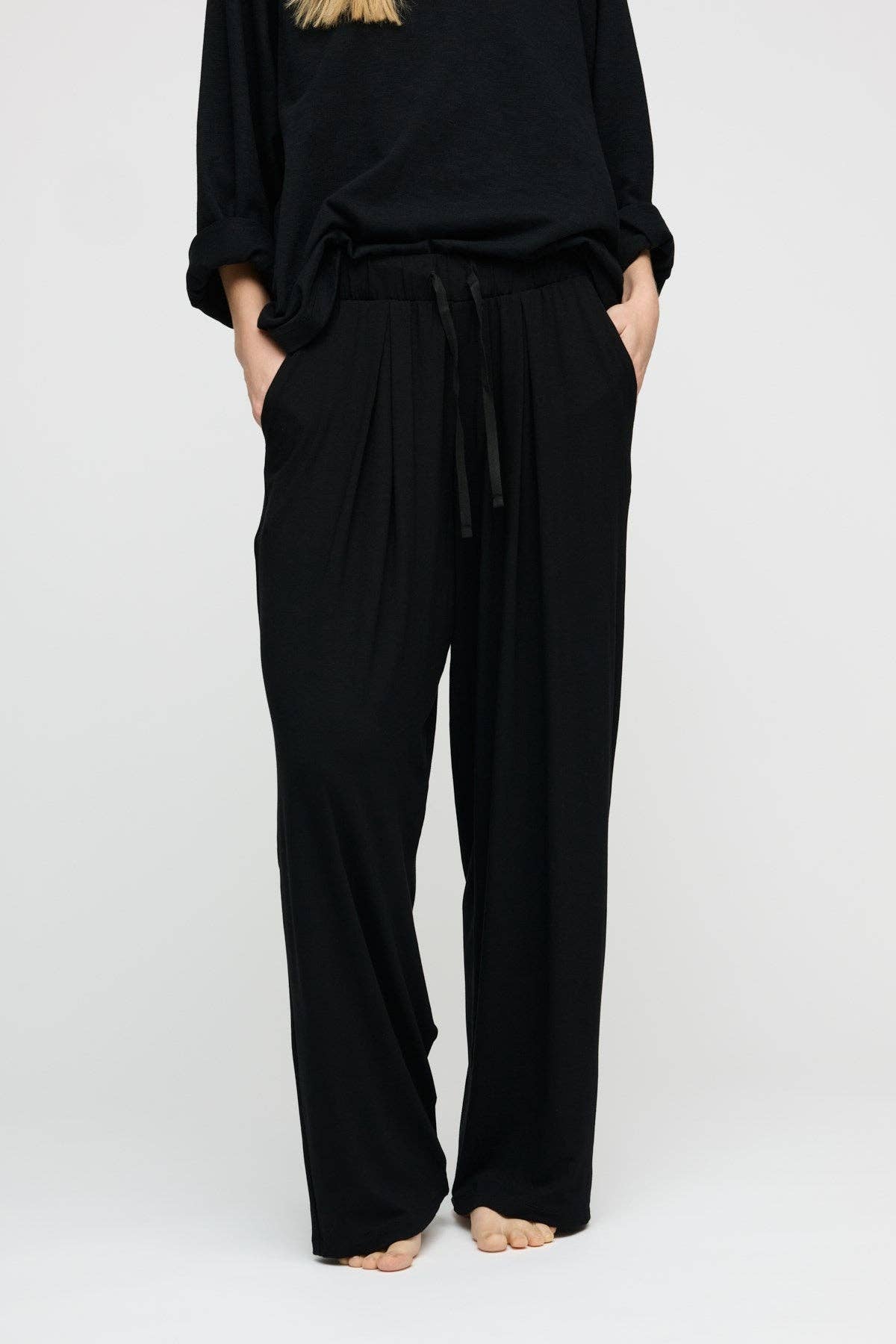PLEATED TROUSERS | Ecovero™ viscose black