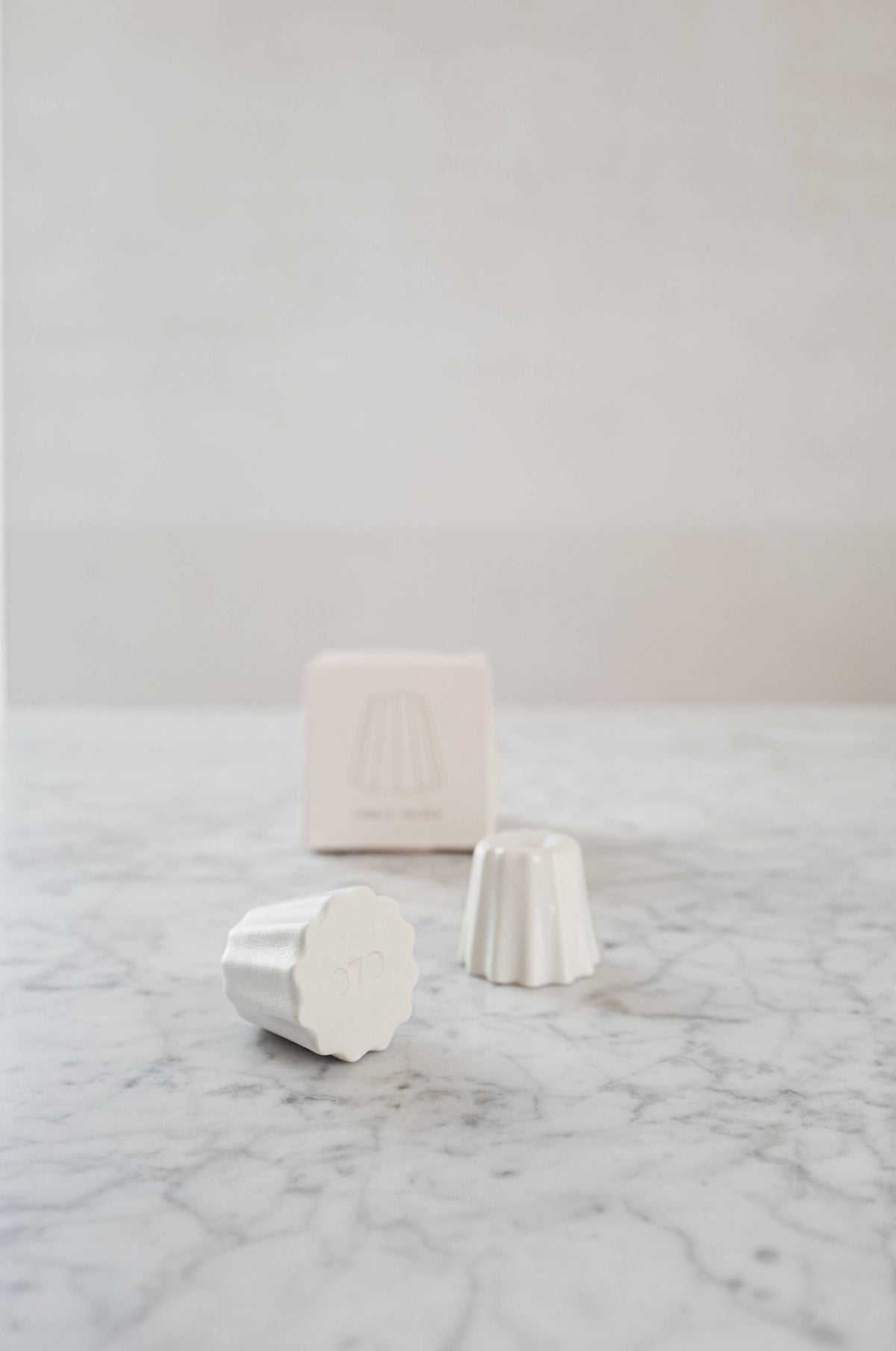 CANELÉS CANDLE HOLDER | Porcelain white mini