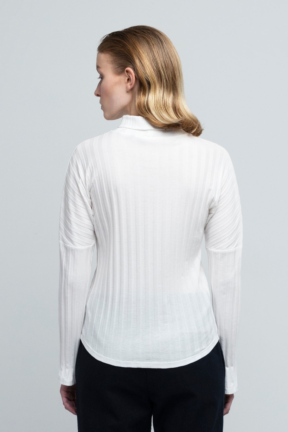 TURTLENECK SHIRT | cotton white & cream