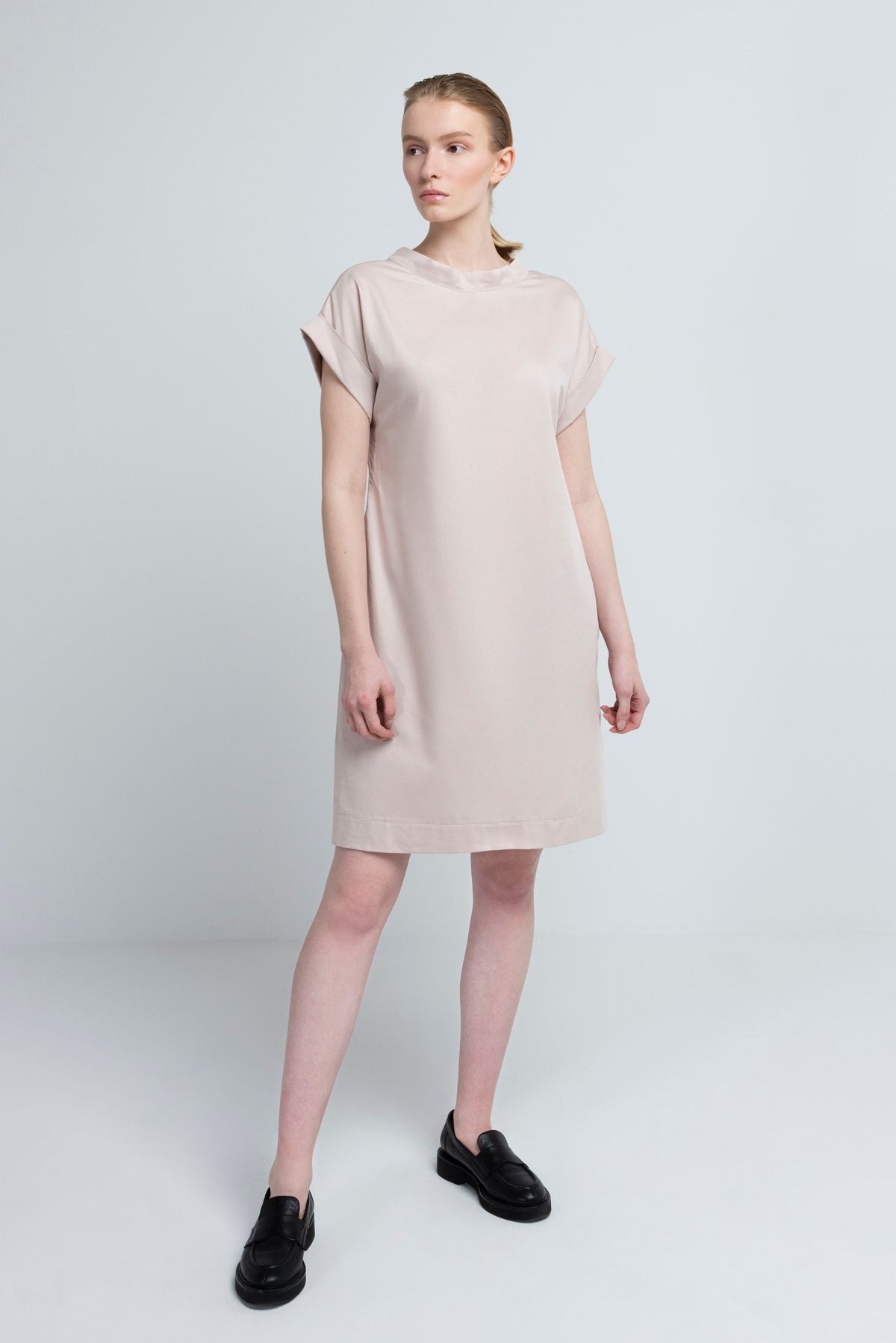 SHEATH DRESS | cotton satin almond