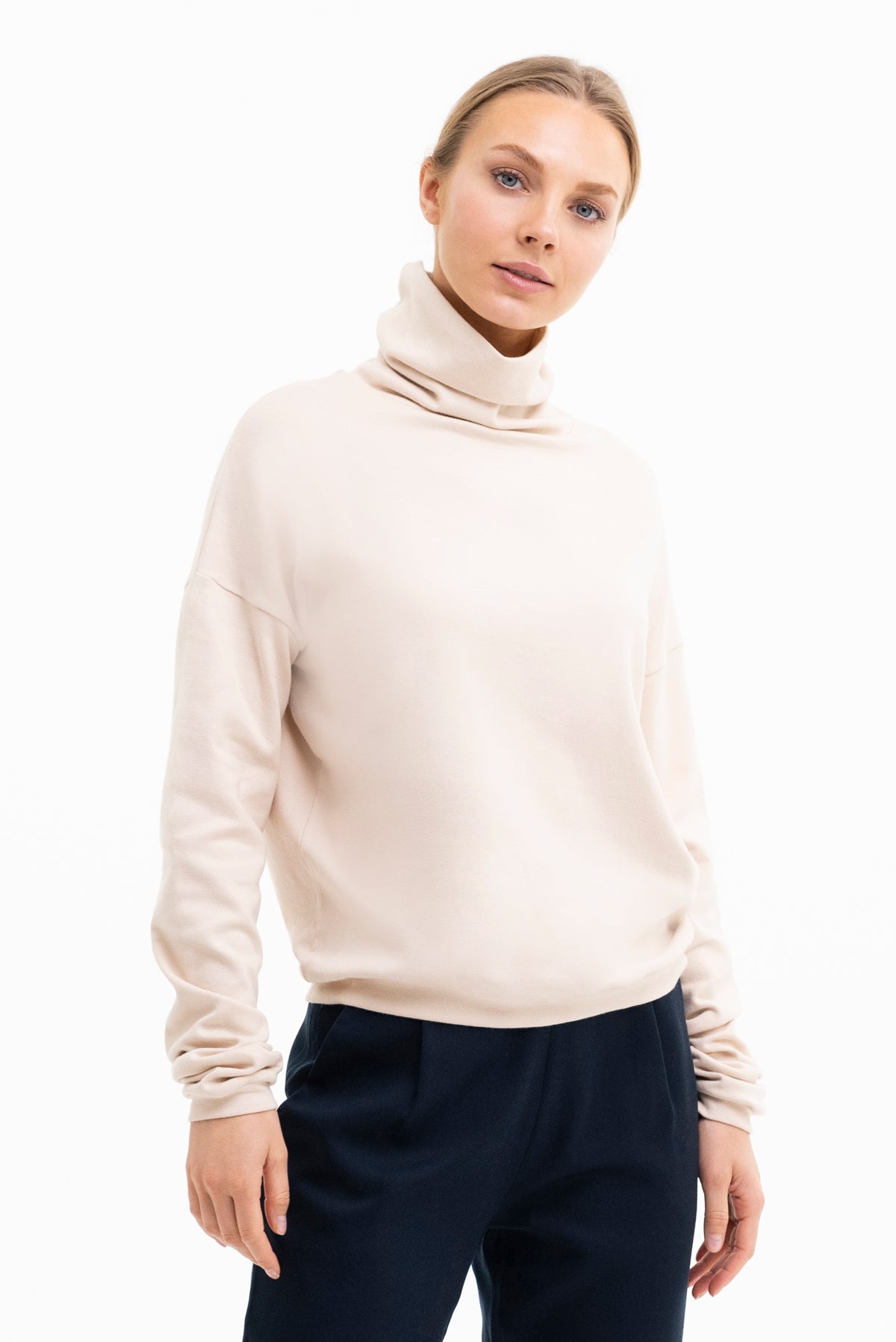 TURTLENECK JUMPER | cotton-wool cream