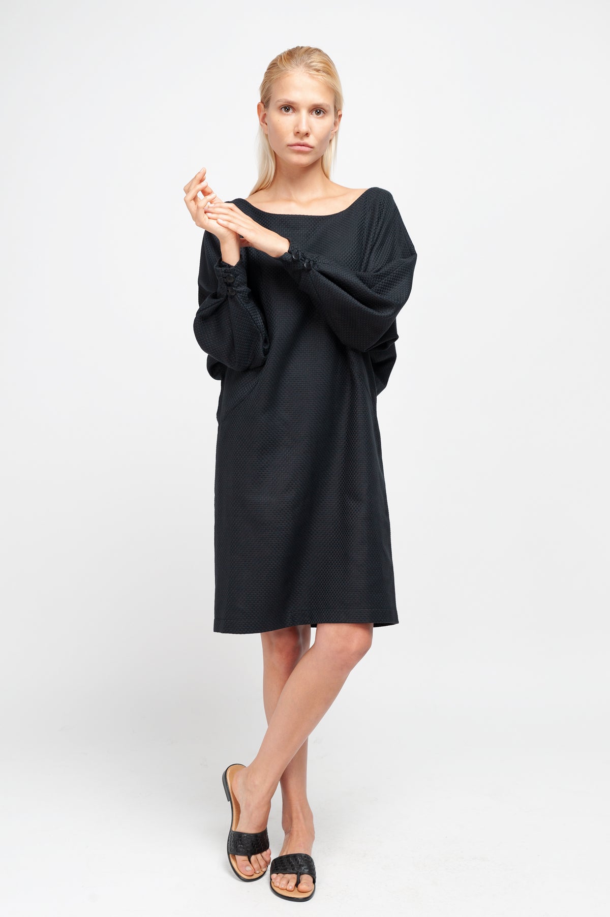 BATWING SLEEVE DRESS | cotton structure black