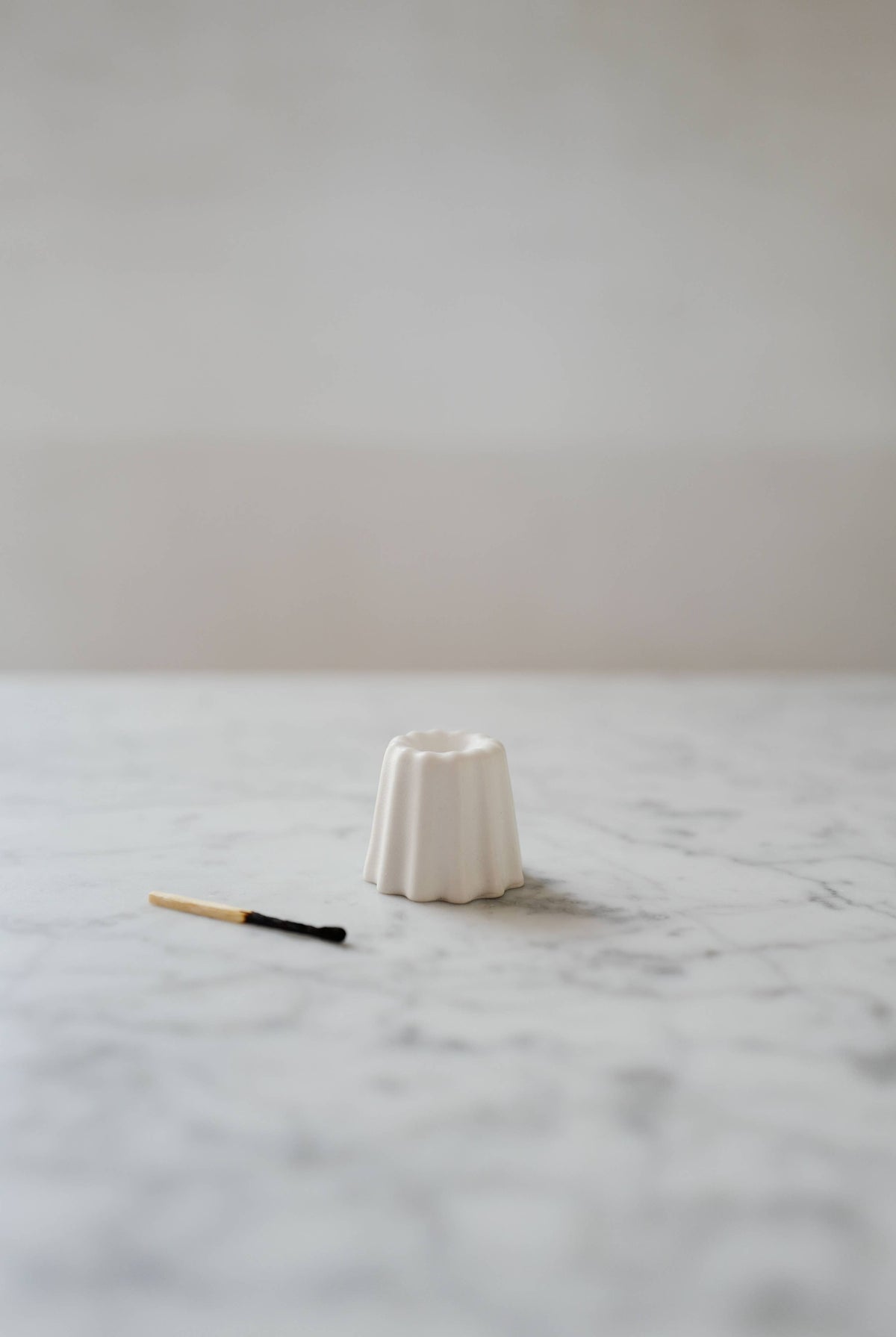 CANELÉS CANDLE HOLDER | Porcelain white mini