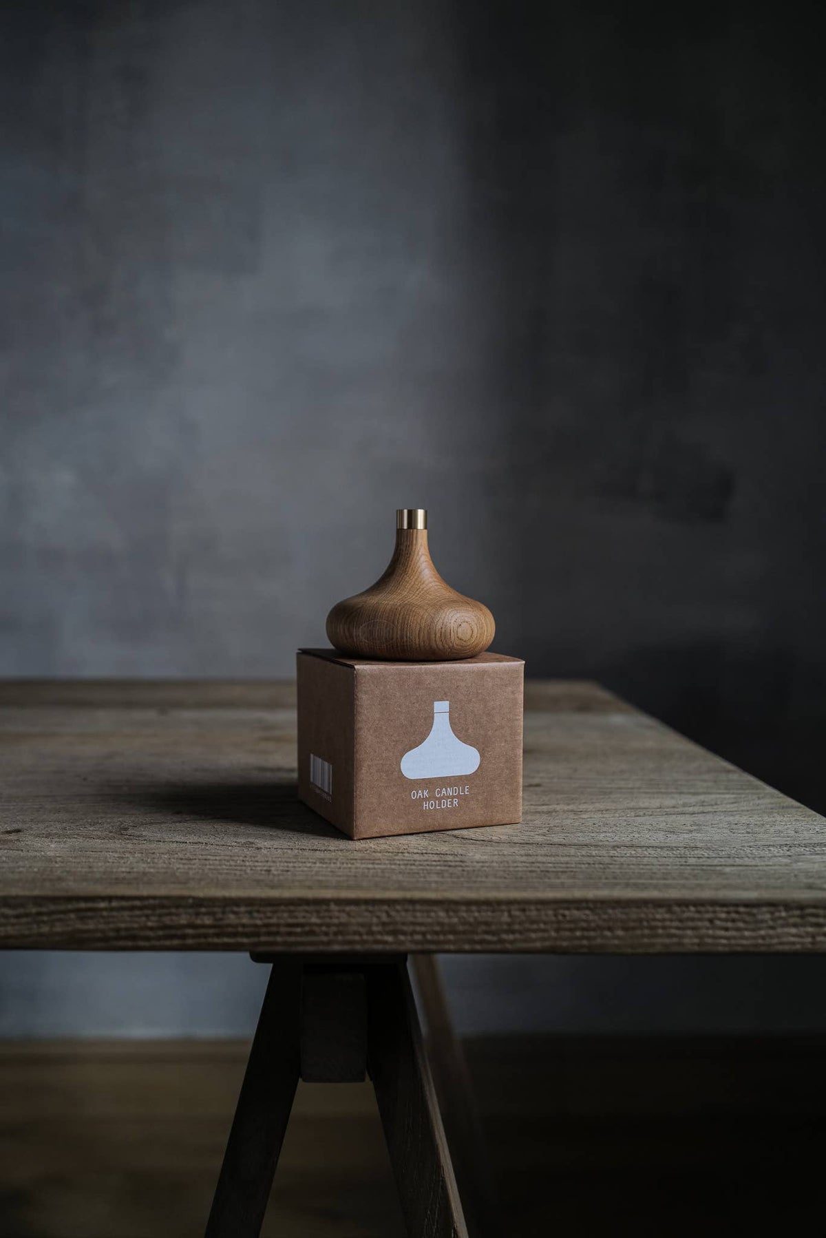 OAK CANDLE HOLDER | shiny brass socket